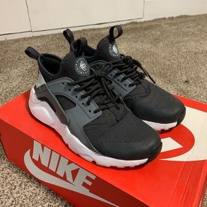 Women’s Nike Huarache’s
